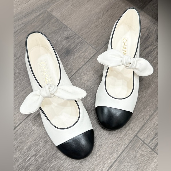 Chanel 2024 white ivory leather ballet flats with bow size 38 - Picture 1 of 16